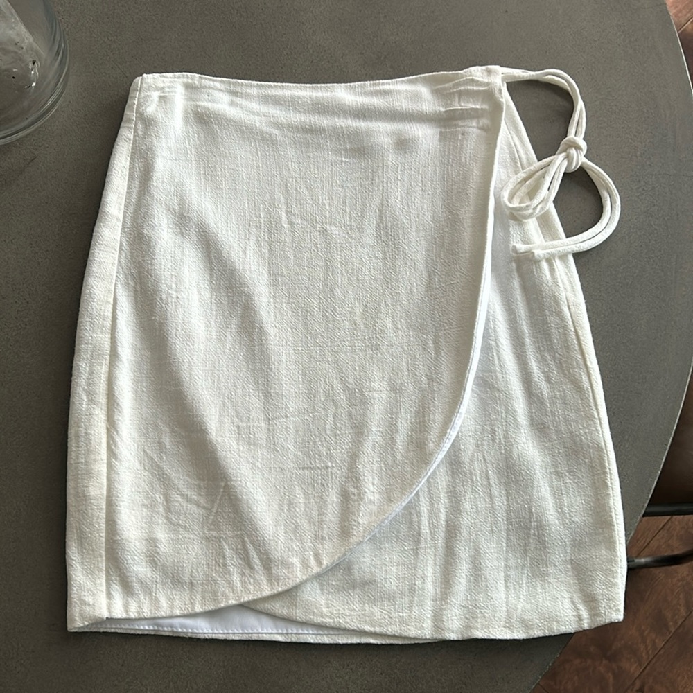 Altar’d state mini skirt white size XS